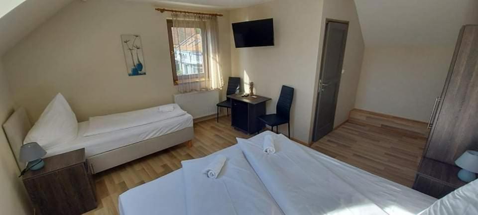 Soerpatika Vendeghaz Hotel Badacsonytomaj Bilik gambar