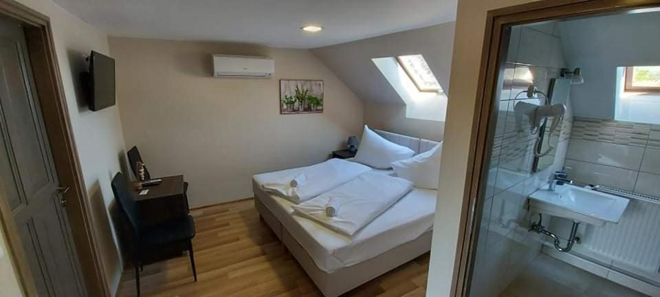 Soerpatika Vendeghaz Hotel Badacsonytomaj Bilik gambar