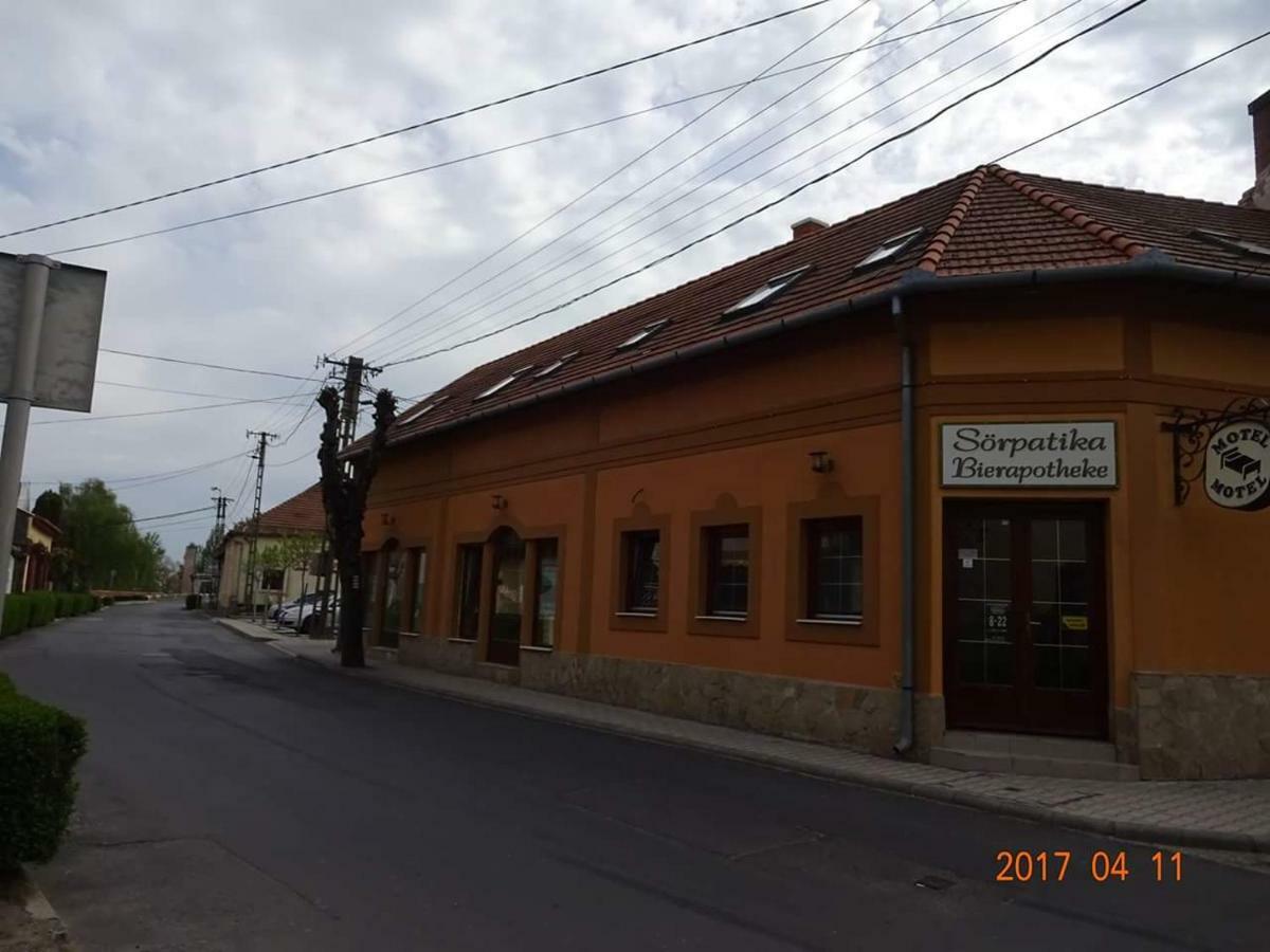 Soerpatika Vendeghaz Hotel Badacsonytomaj Luaran gambar